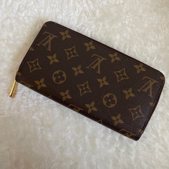 SOLD!!! Louis Vuitton Monogram Zippy Wallet 2021 Xmas Vivienne Limited Edition - Picture 3 of 6